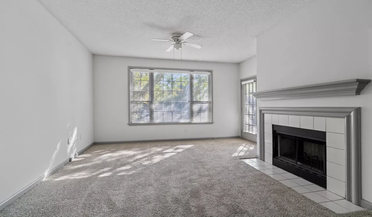 Perimeter 5550 - Atlanta, GA - Living Room