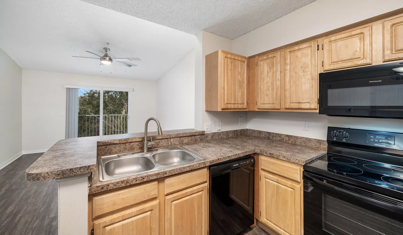 Pine Lakes Preserve - St. Lucie, FL - Kitchen