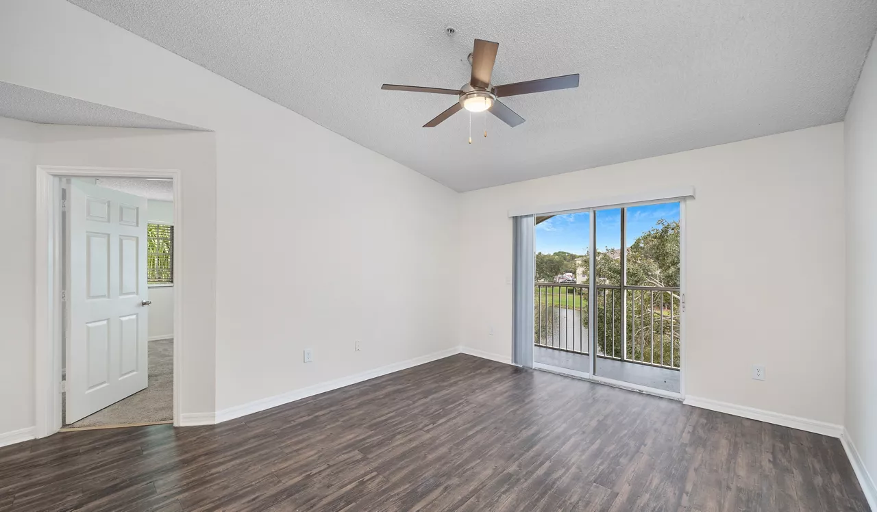 Pine Lakes Preserve - St. Lucie, FL - Living Room