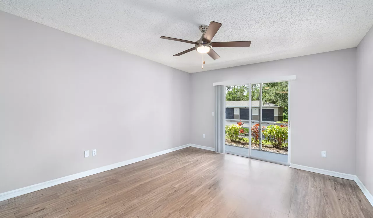 Pine Lakes Preserve - St. Lucie, FL - Living Room