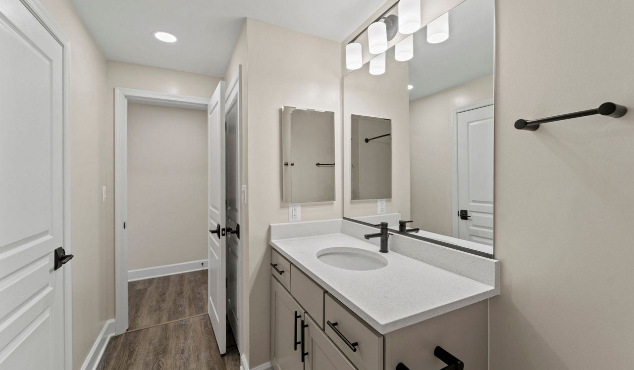 Capital Crescent Trail Residences - Bethesda, MD - Bathroom