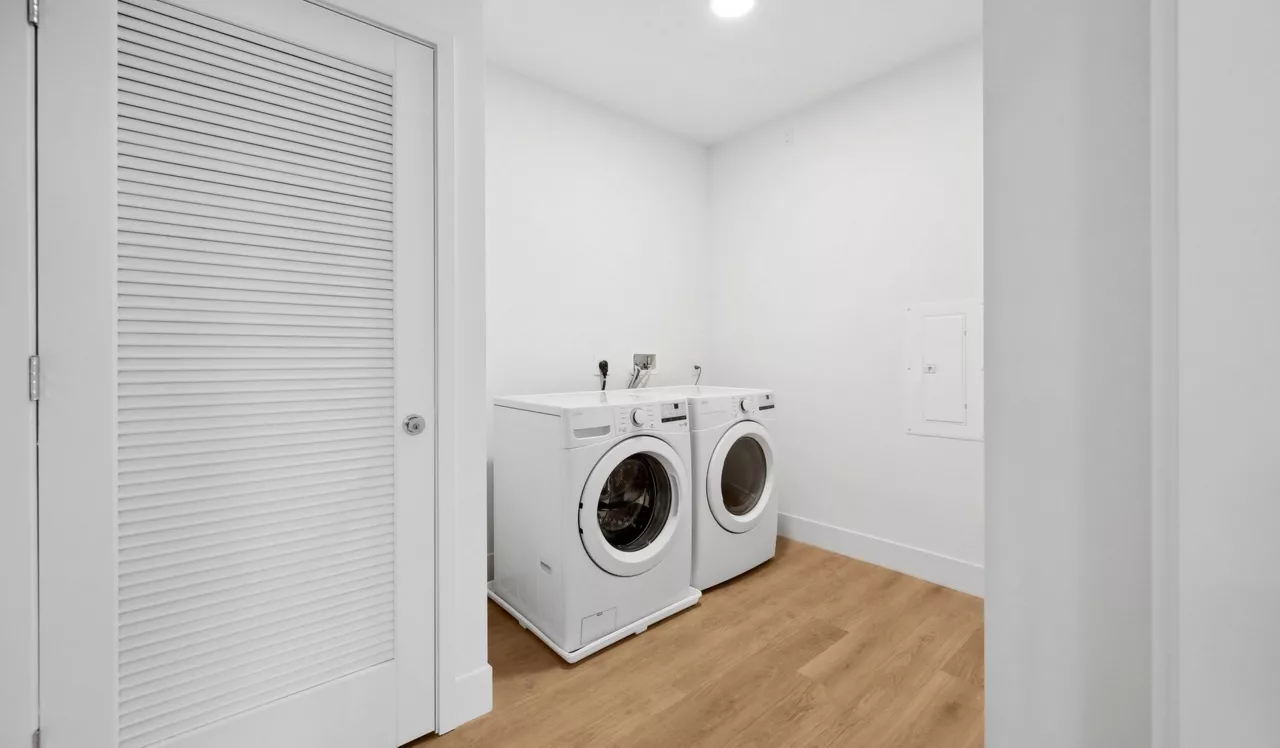 Ravel and Royale - Bethesda, MD - laundry