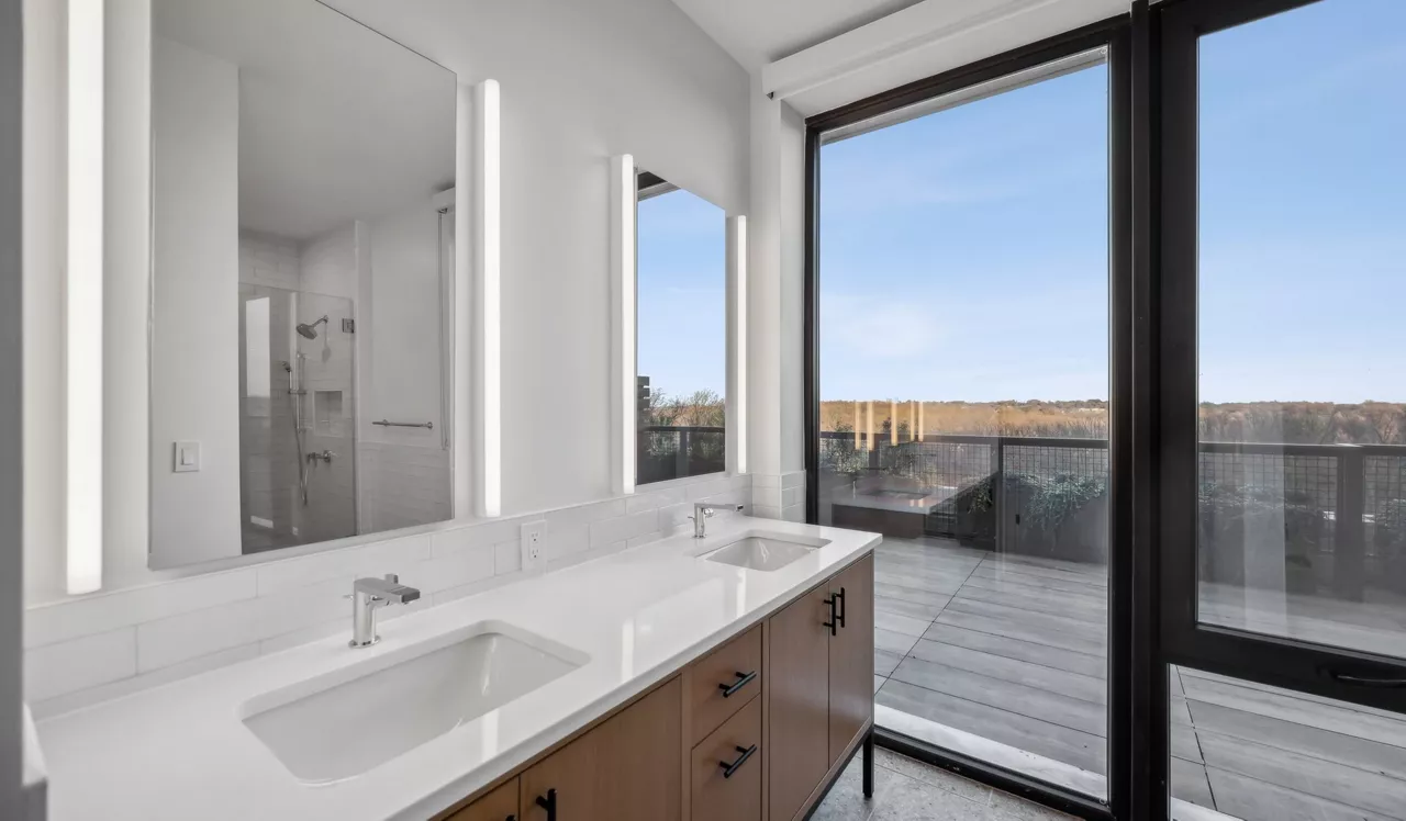 Ravel and Royale - Bethesda, MD - bathroom