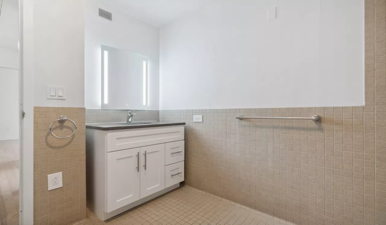 The Riverloft Apartment Homes - Philadelphia, PA - Bathroom