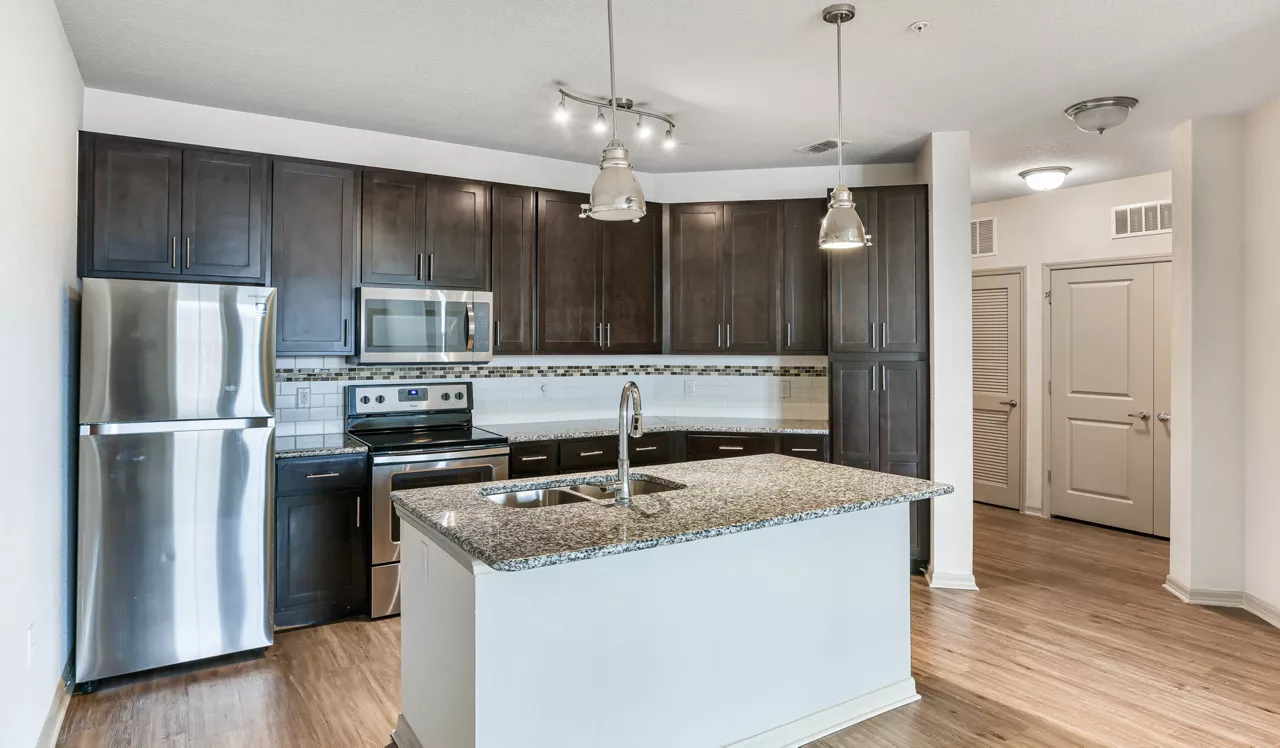 Sands Parc - Daytona Beach, FL - Kitchen