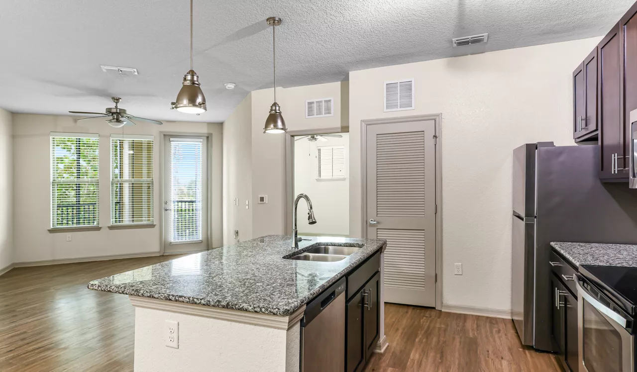 Sands Parc - Daytona Beach, FL - Kitchen
