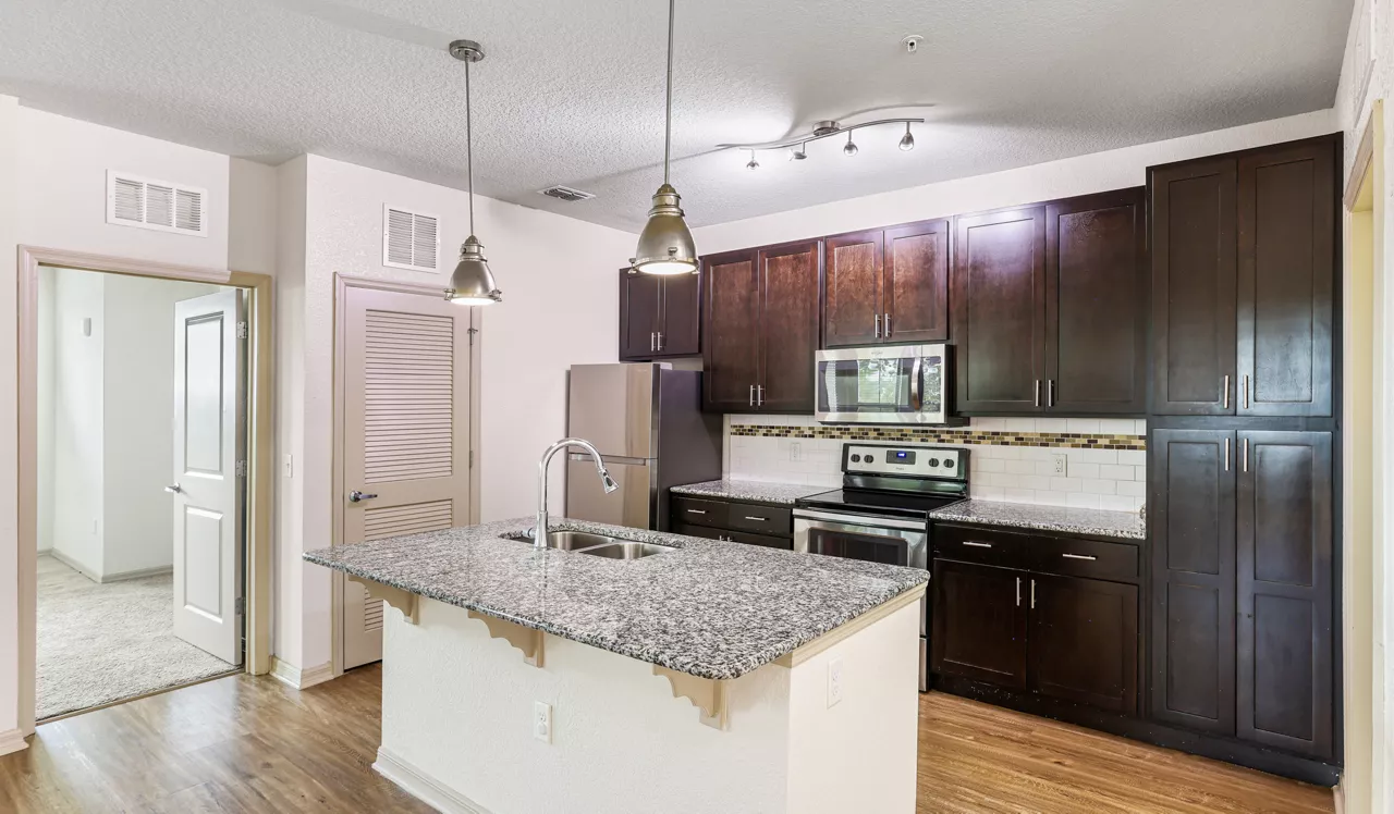 Sands Parc - Daytona Beach, FL - Kitchen