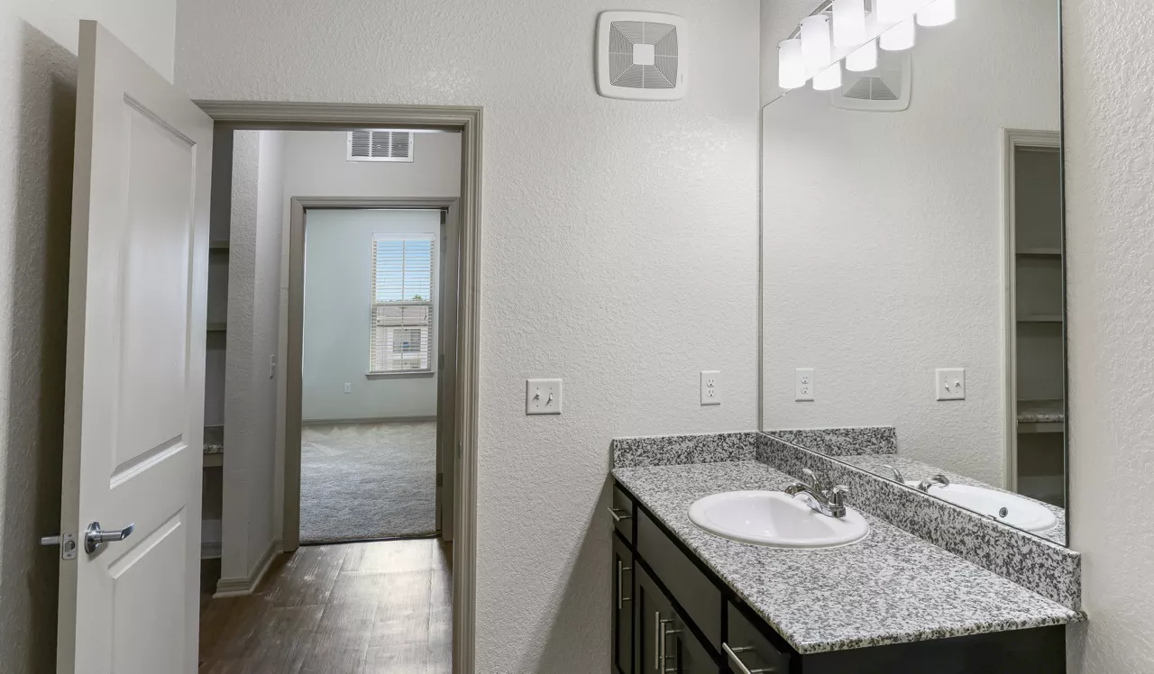 Sands Parc - Daytona Beach, FL - Bathroom