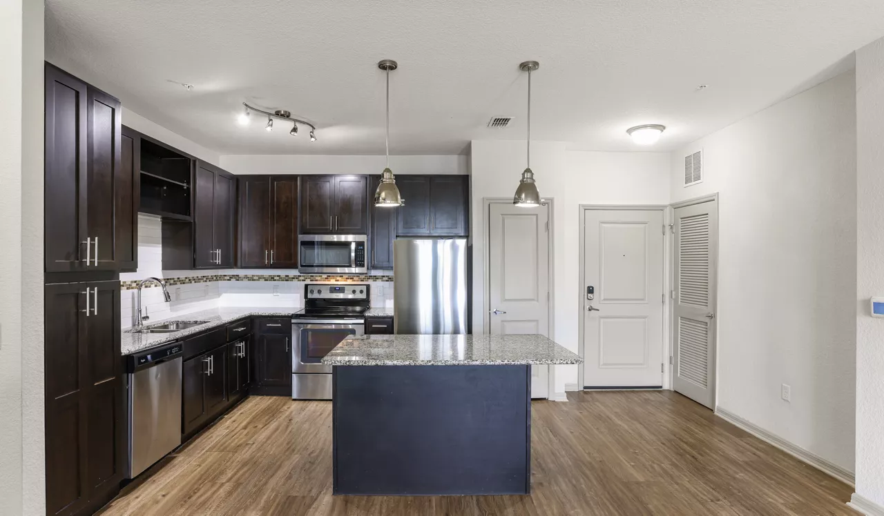 Sands Parc - Daytona Beach, FL - Kitchen