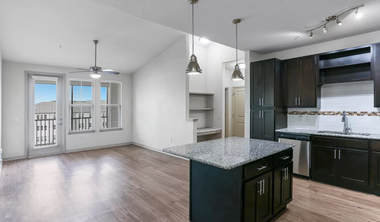 Sands Parc - Daytona Beach, FL - Kitchen