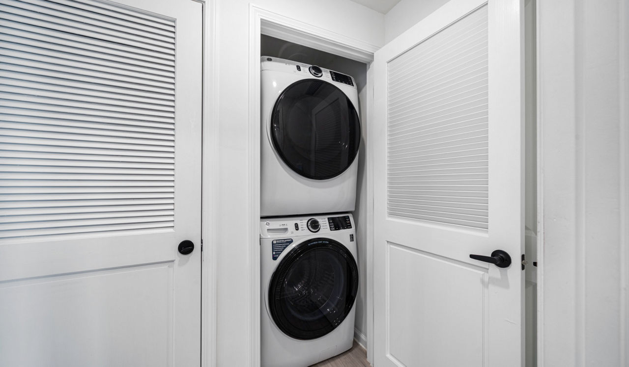 Solea at Miami Lakes - Hialeah, FL - laundry