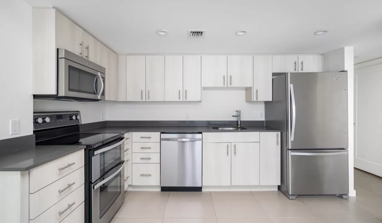 Southgate Towers - Miami, FL - Kitchen