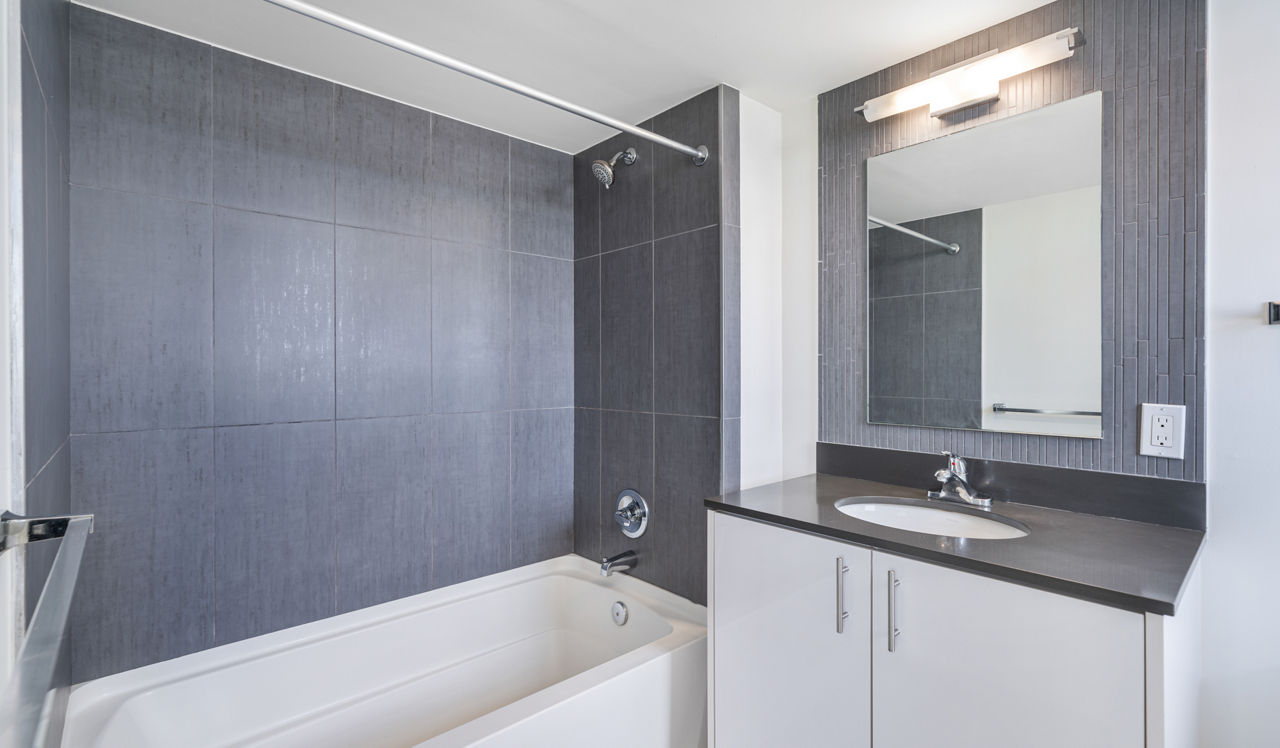 Southgate Towers - Miami, FL - Bath