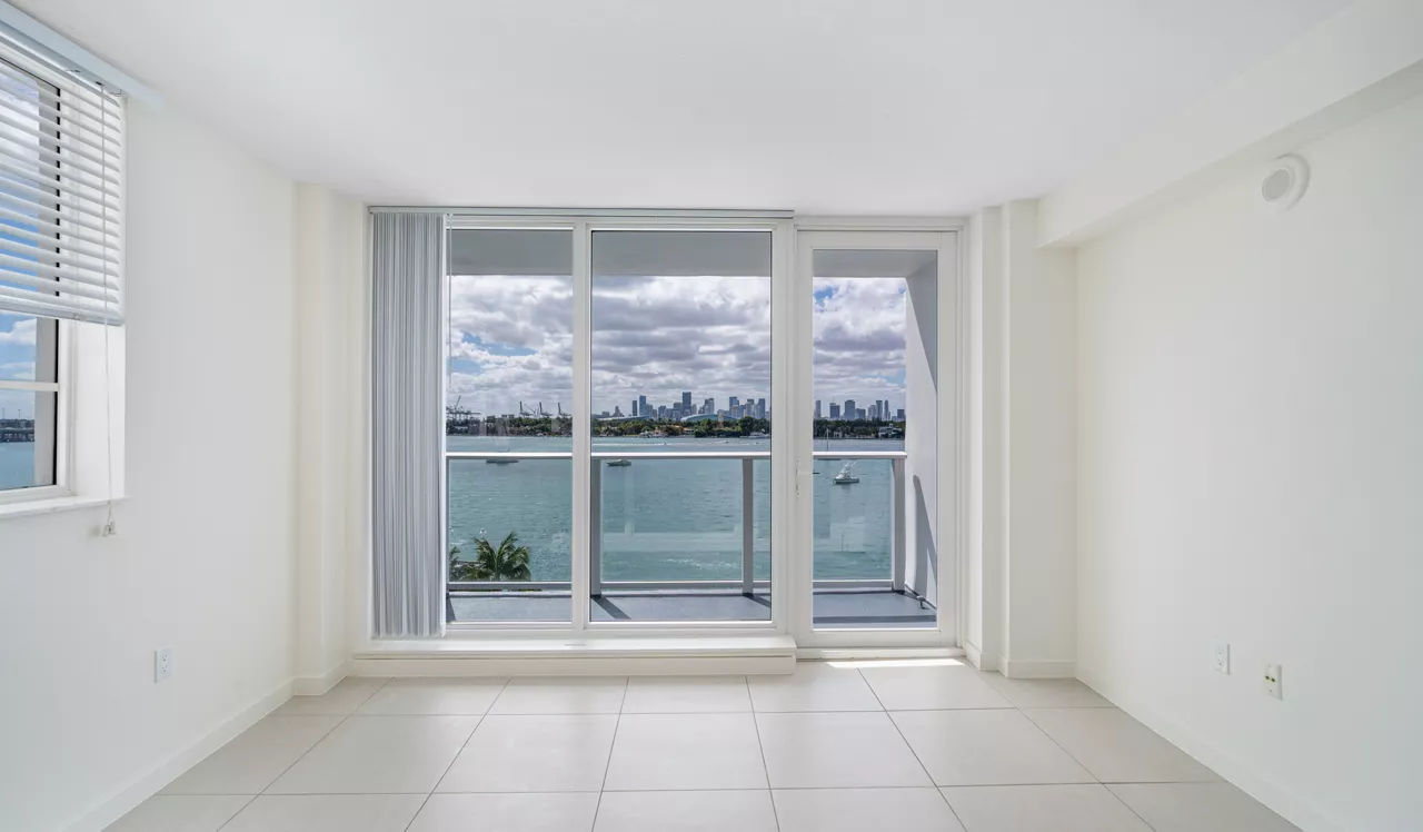 Southgate Towers - Miami, FL - Bedroom