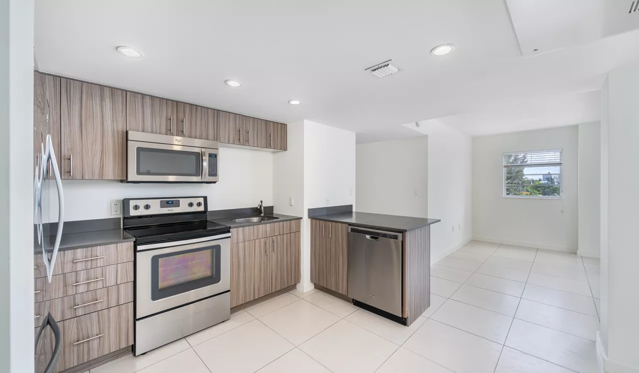 Southgate Towers - Miami, FL - Kitchen