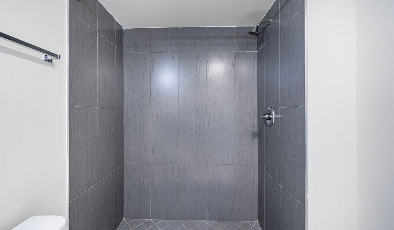 Southgate Towers - Miami, FL - Bath