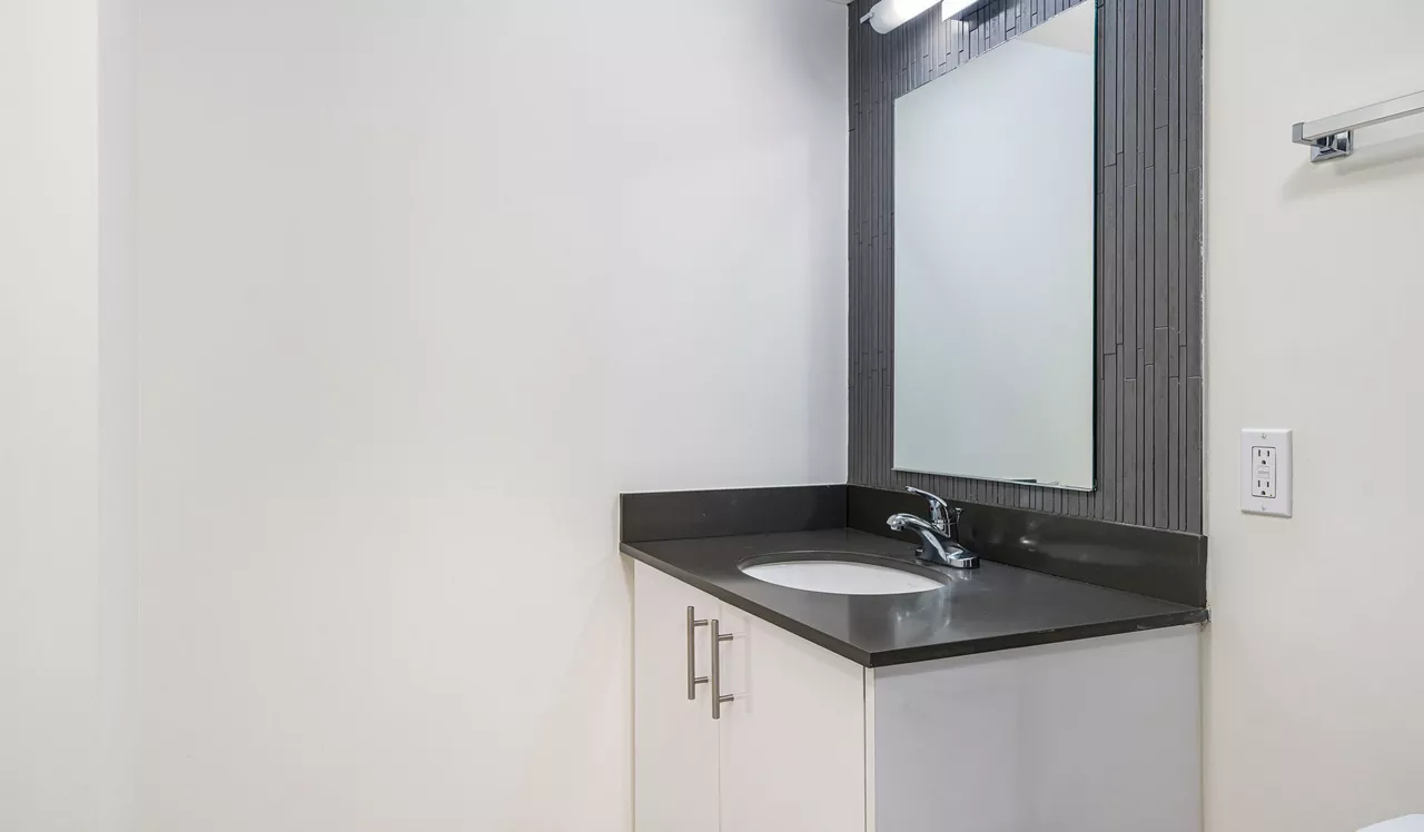 Southgate Towers - Miami, FL - Bath