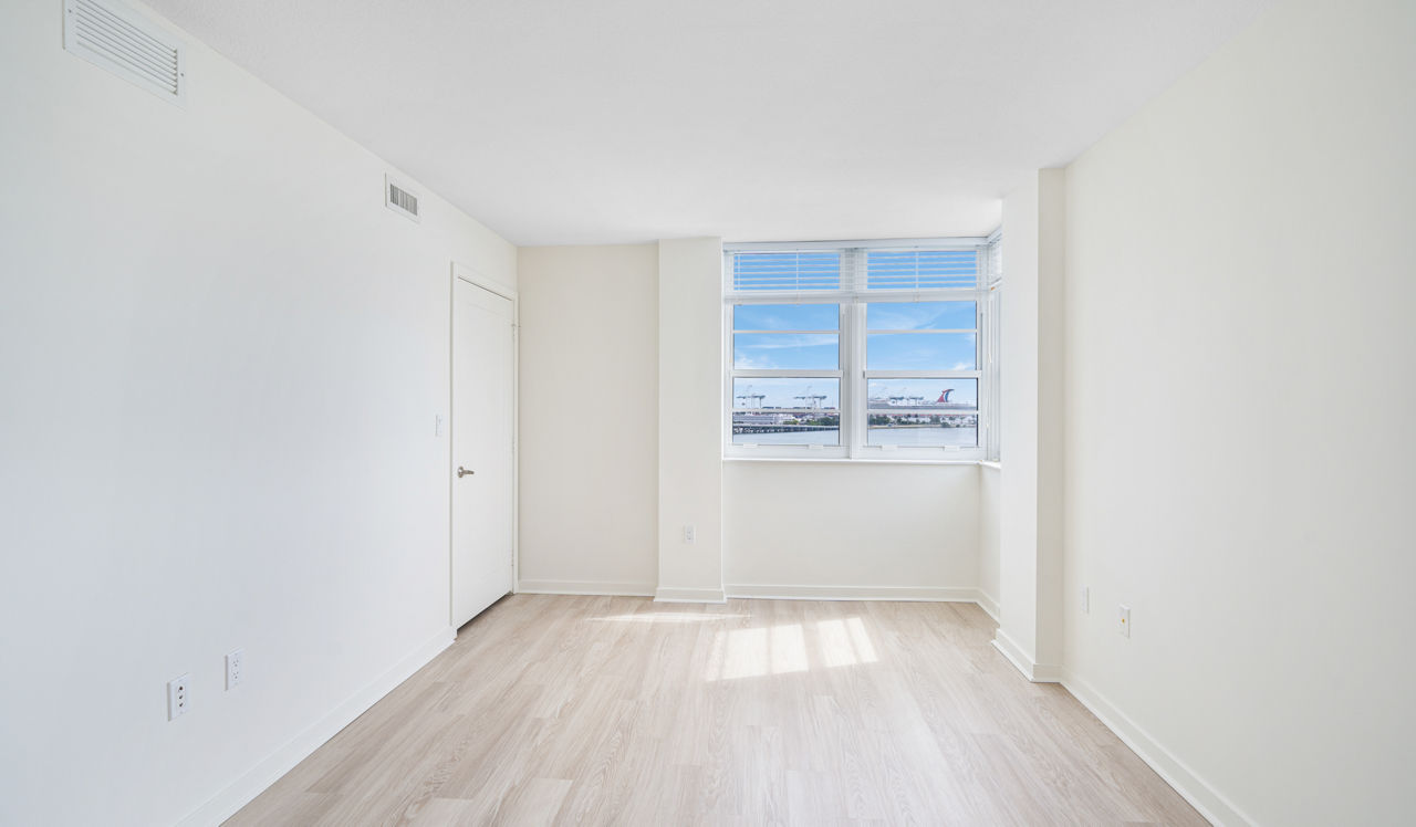 Southgate Towers - Miami, FL - Bedroom
