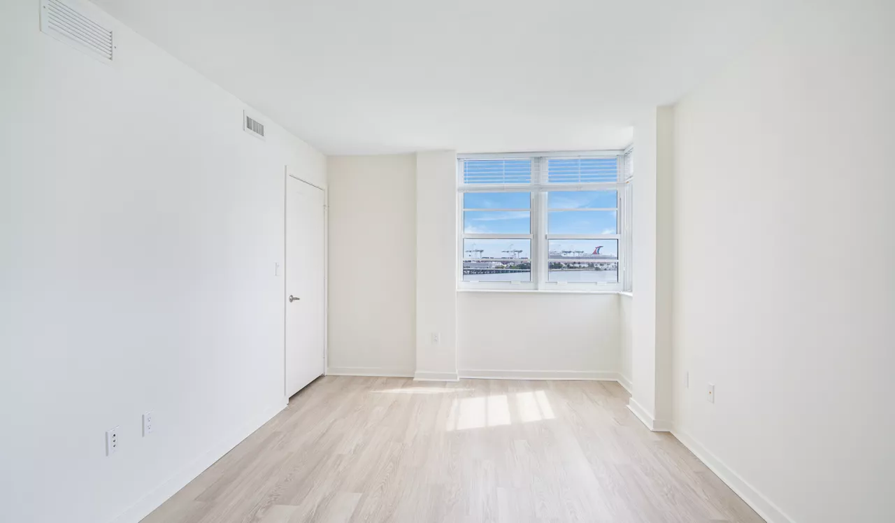 Southgate Towers - Miami, FL - Bedroom