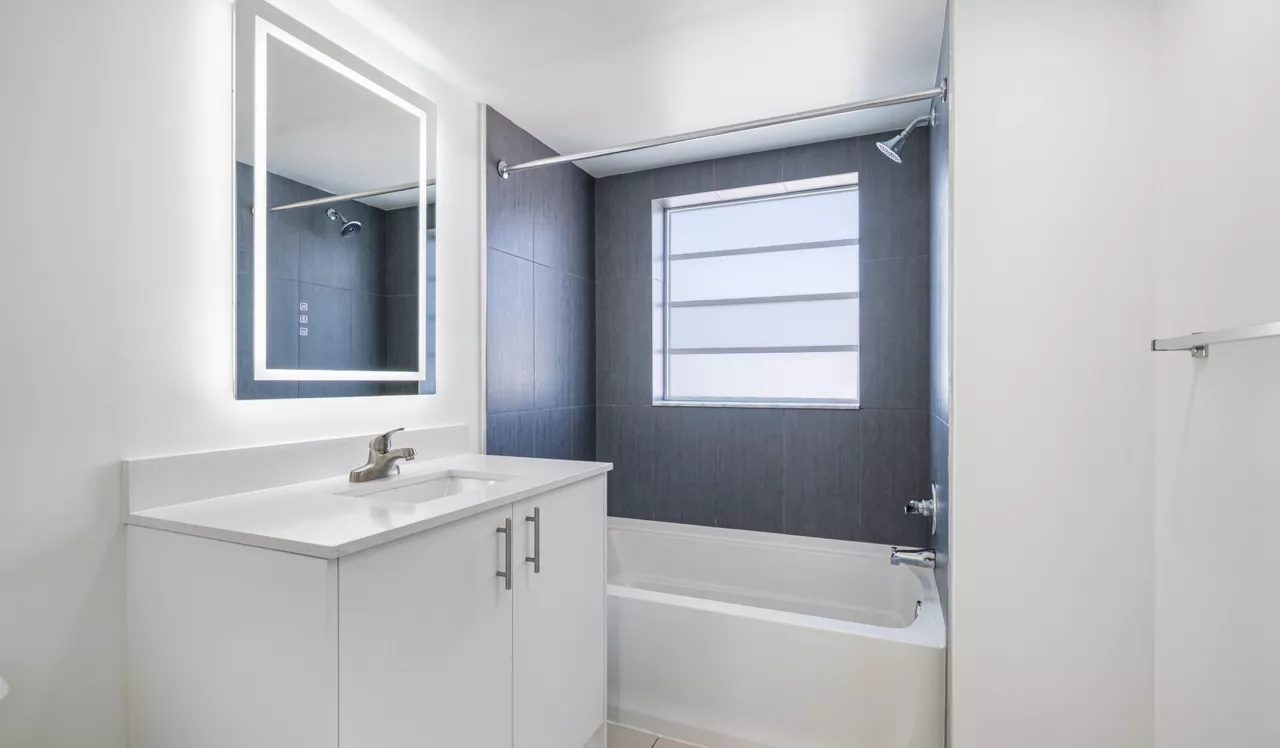 Southgate Towers - Miami, FL - bathroom