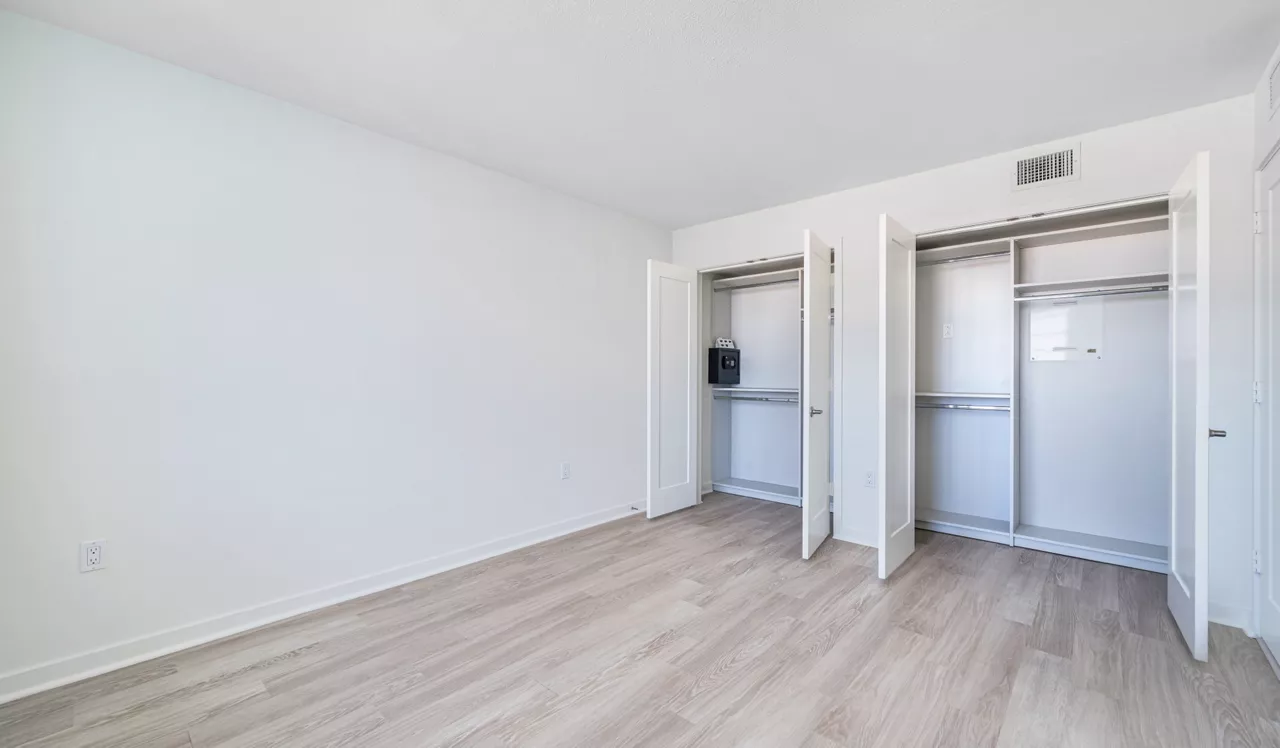 Southgate Towers - Miami, FL - bedroom