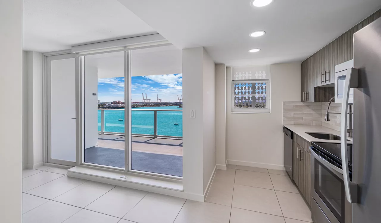 Southgate Towers - Miami, FL - kitchen