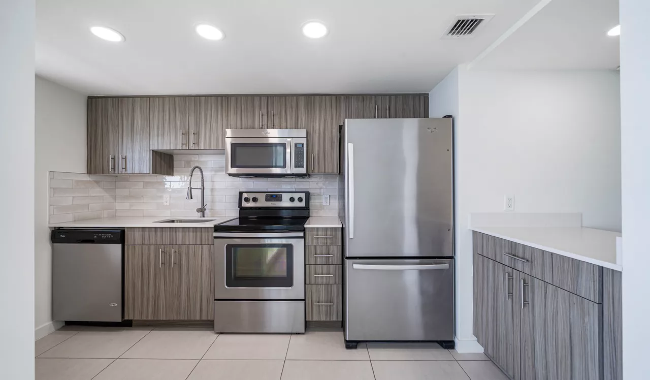 Southgate Towers - Miami, FL - kitchen