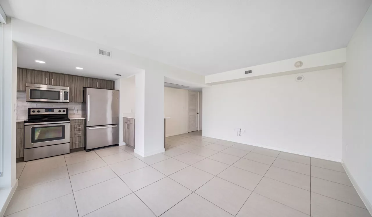 Southgate Towers - Miami, FL - living room