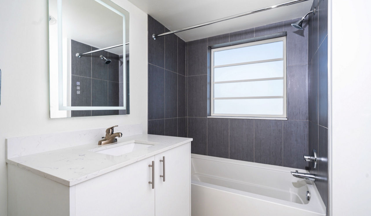 Southgate Towers - Miami, FL - bathroom