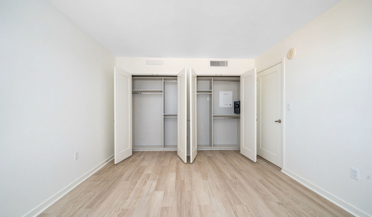 Southgate Towers - Miami, FL - bedroom