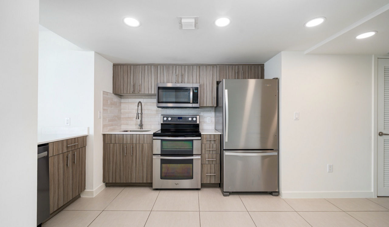 Southgate Towers - Miami, FL - kitchen