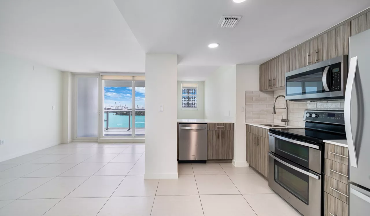 Southgate Towers - Miami, FL - kitchen