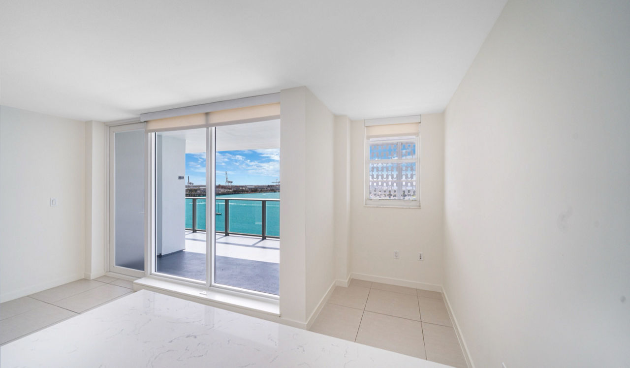 Southgate Towers - Miami, FL - living room