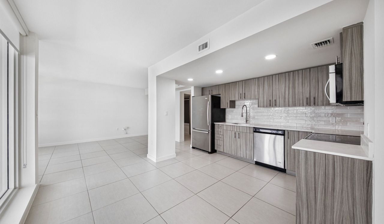 Southgate Towers - Miami, FL - kitchen