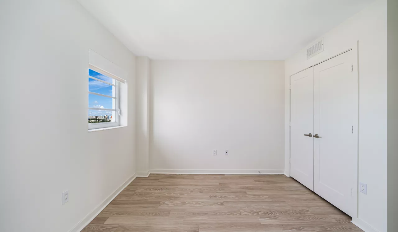 Southgate Towers - Miami, FL - Bedroom