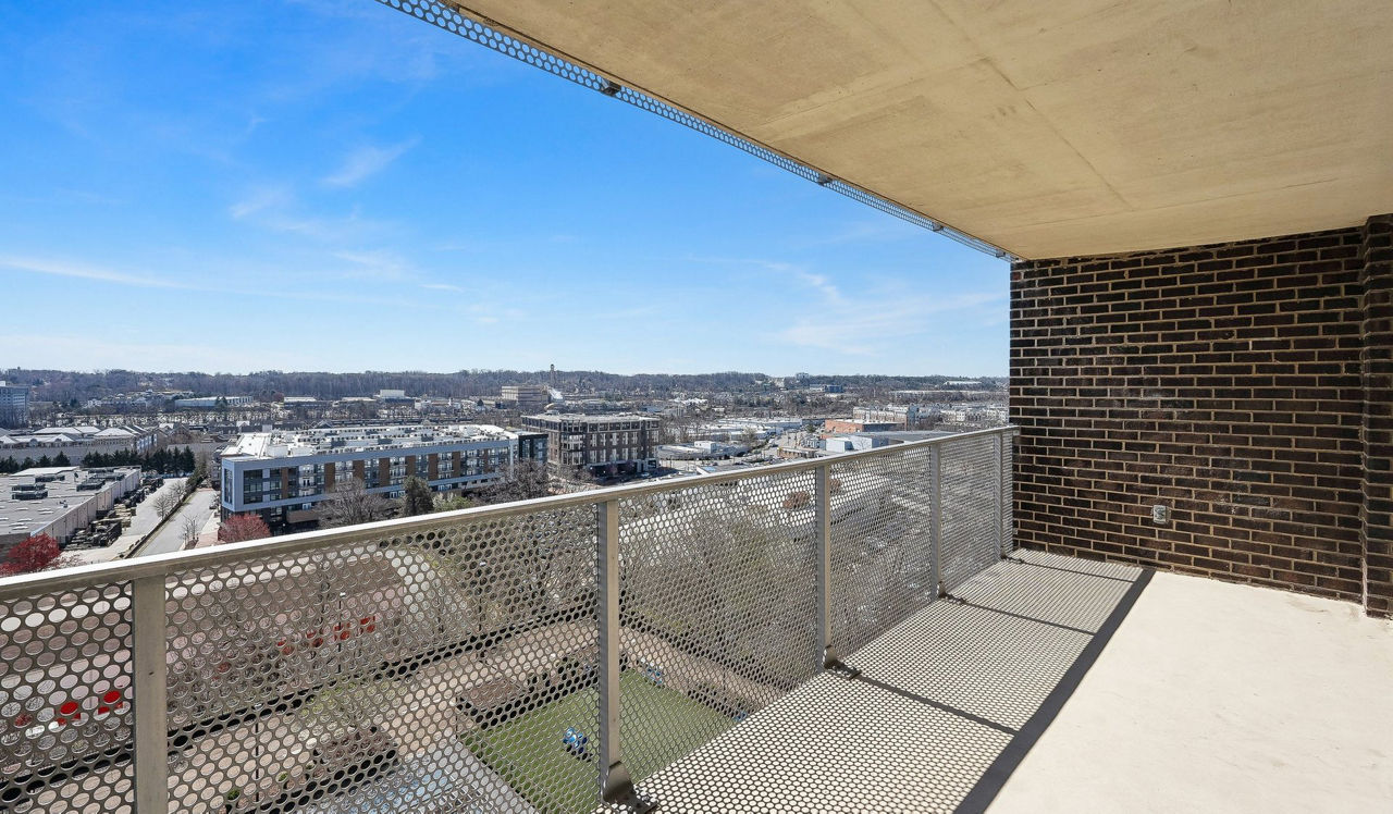 The Summit - Alexandria, VA - balcony