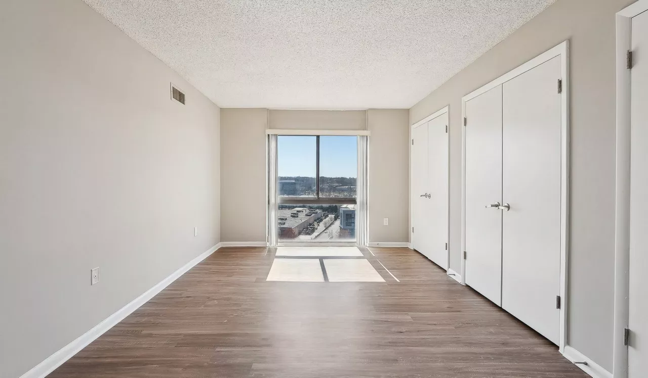 The Summit - Alexandria, VA - bedroom