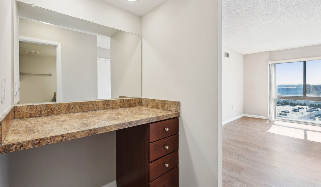 The Summit - Alexandria, VA - bedroom