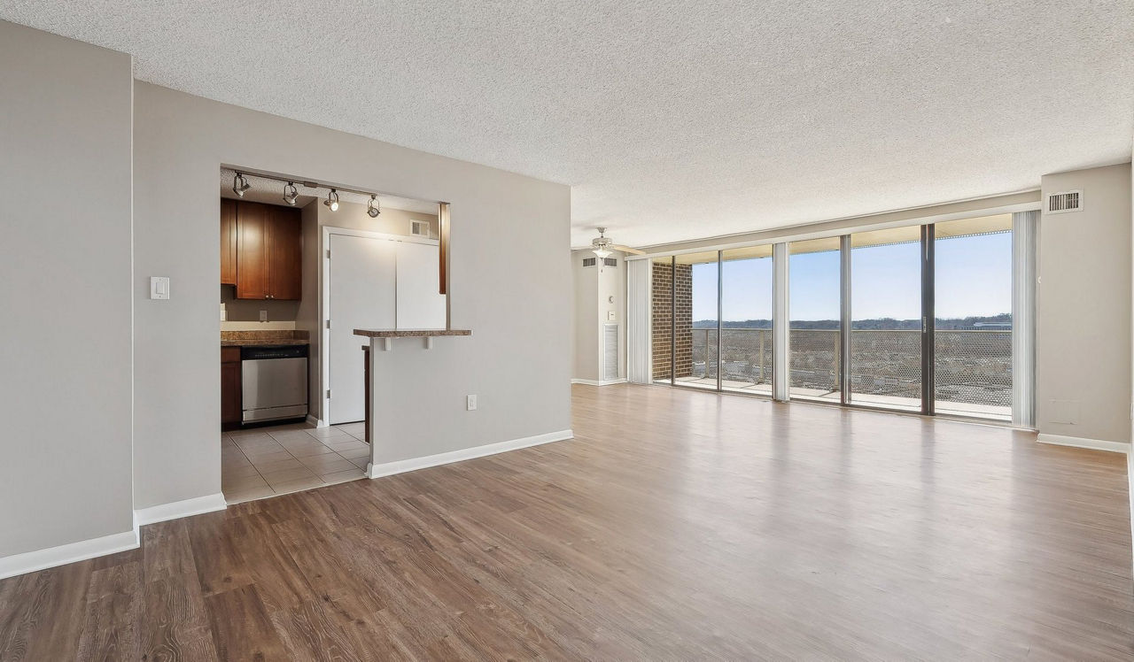 The Summit - Alexandria, VA - living room