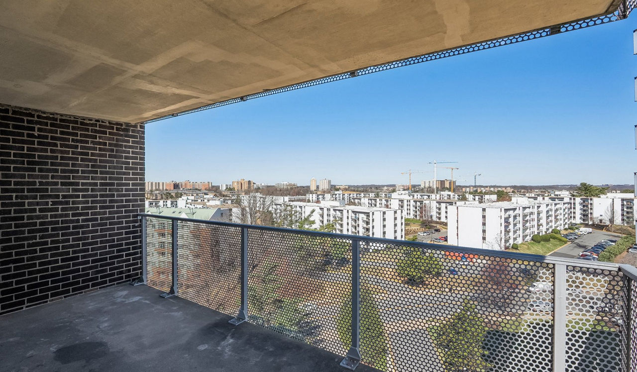 The Summit - Alexandria, VA - balcony