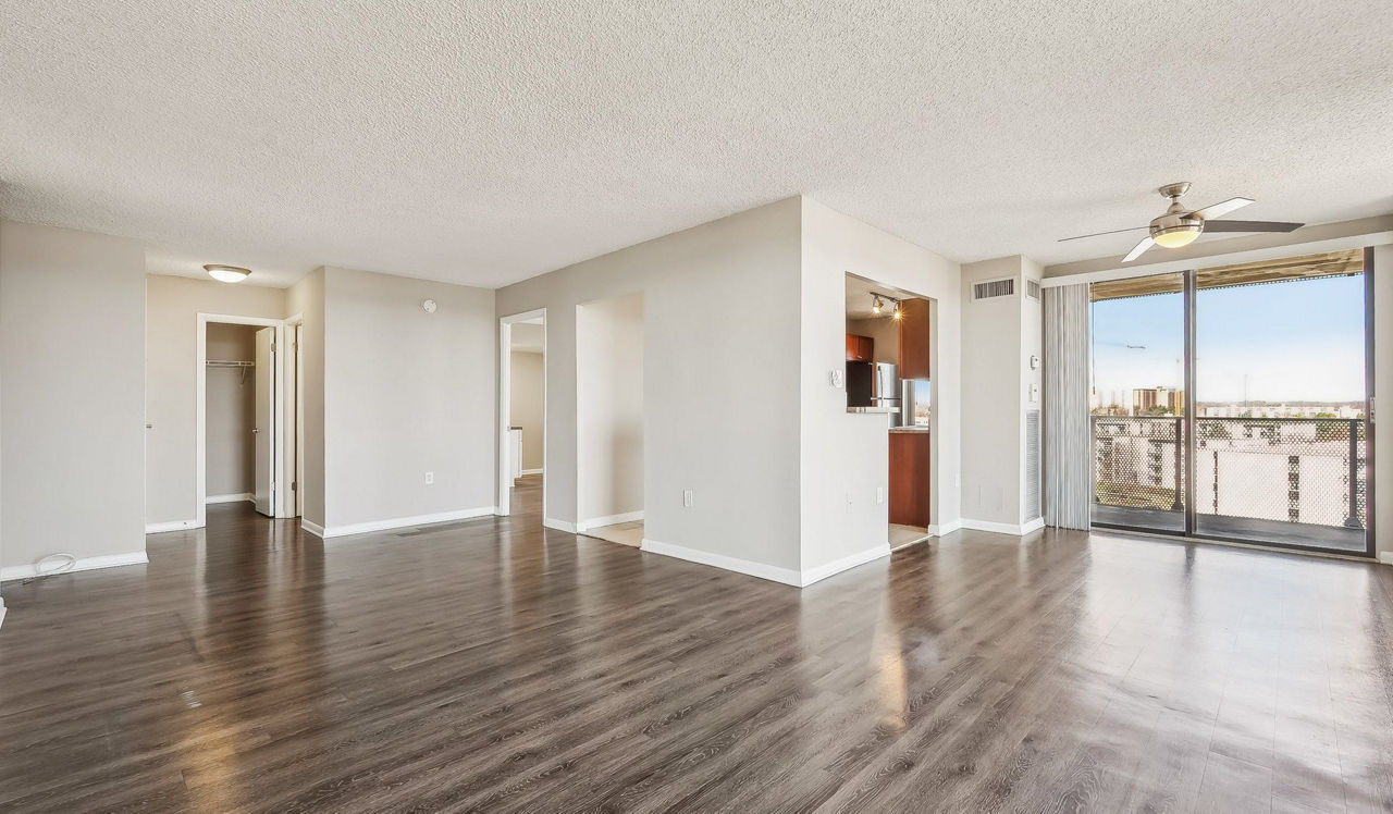 The Summit - Alexandria, VA - living room