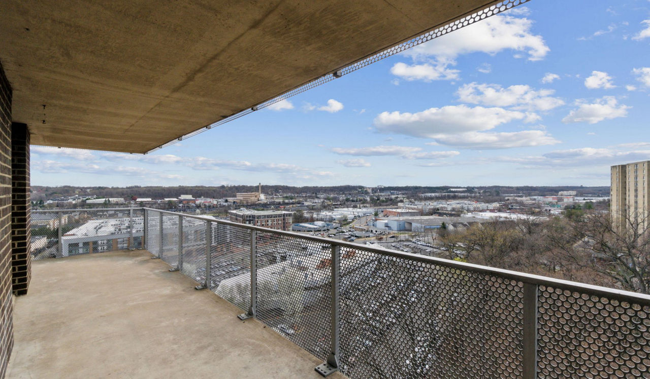 The Summit - Alexandria, VA - balcony