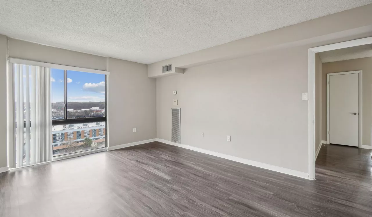 The Summit - Alexandria, VA - bedroom