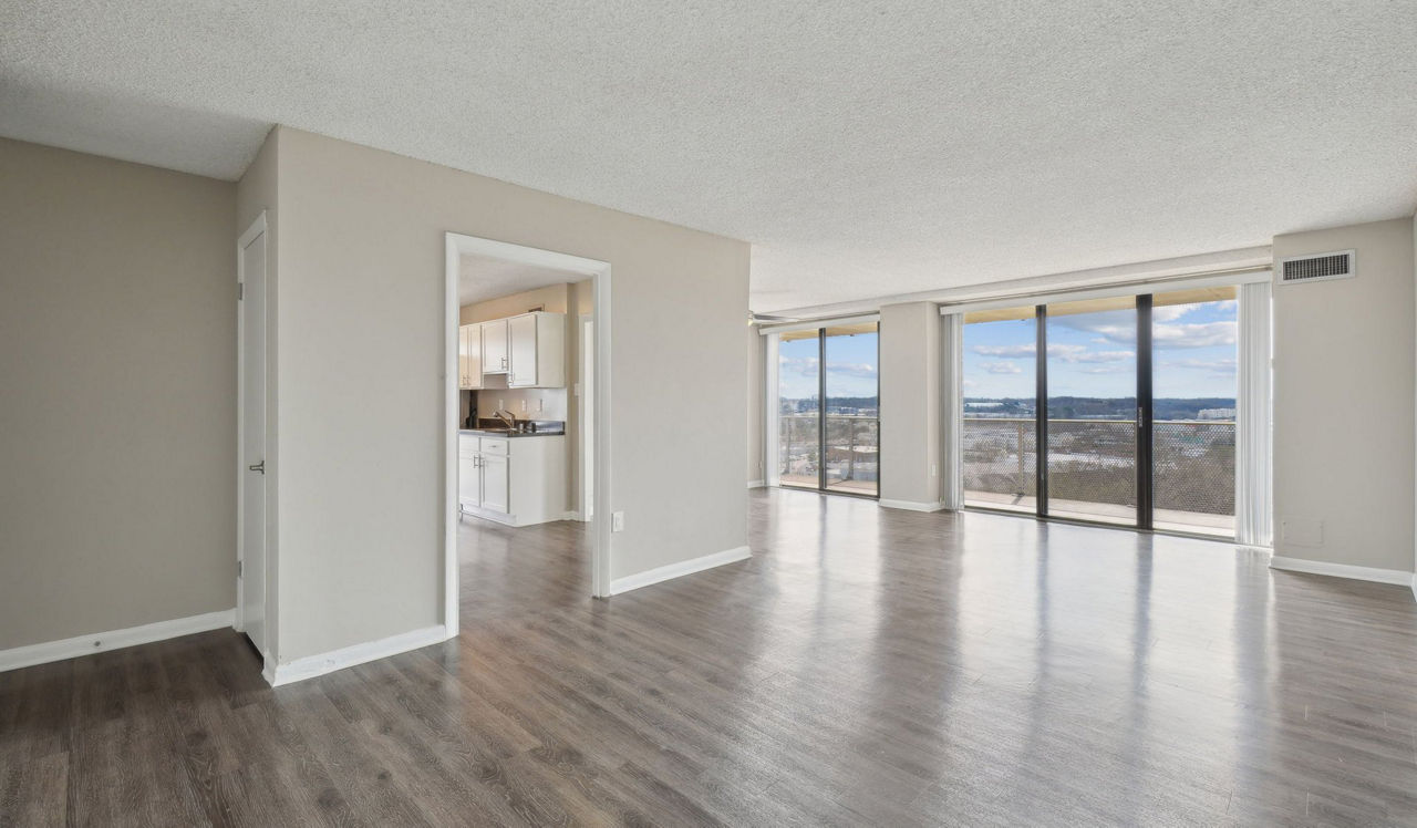 The Summit - Alexandria, VA -living room