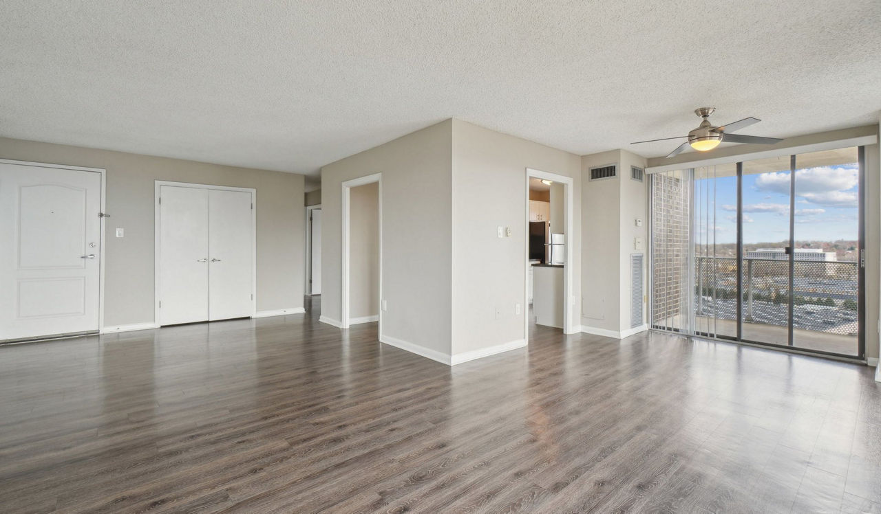 The Summit - Alexandria, VA - living room