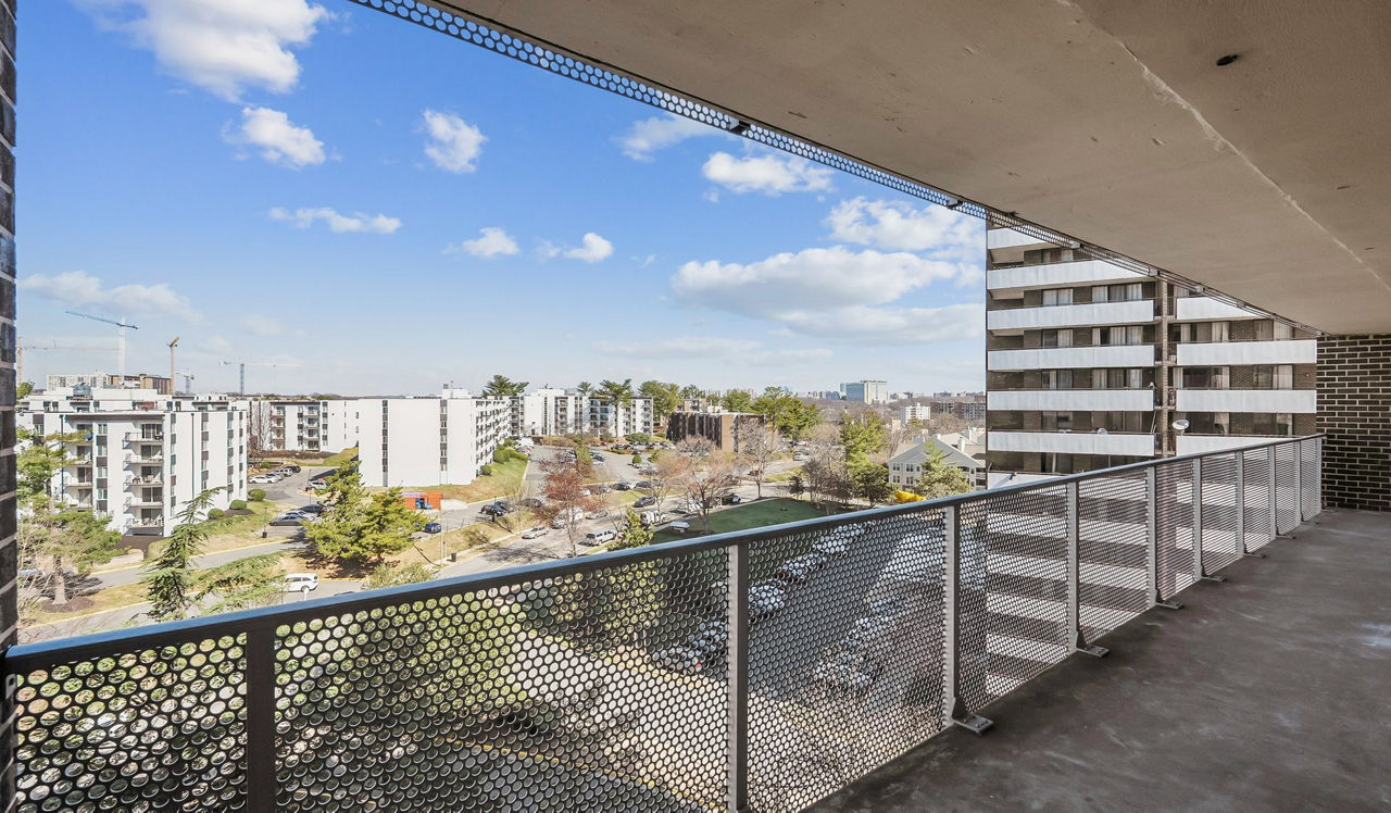 The Summit - Alexandria, VA - Balcony