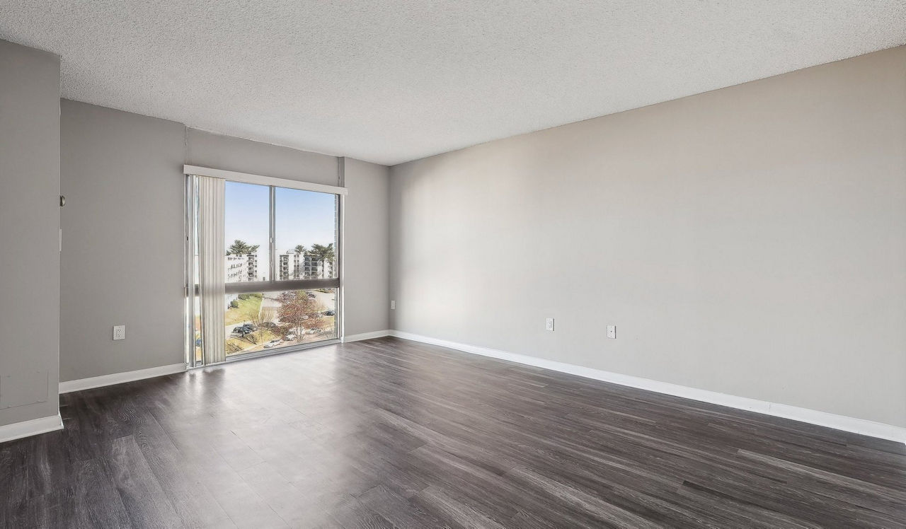 The Summit - Alexandria, VA - Bedroom