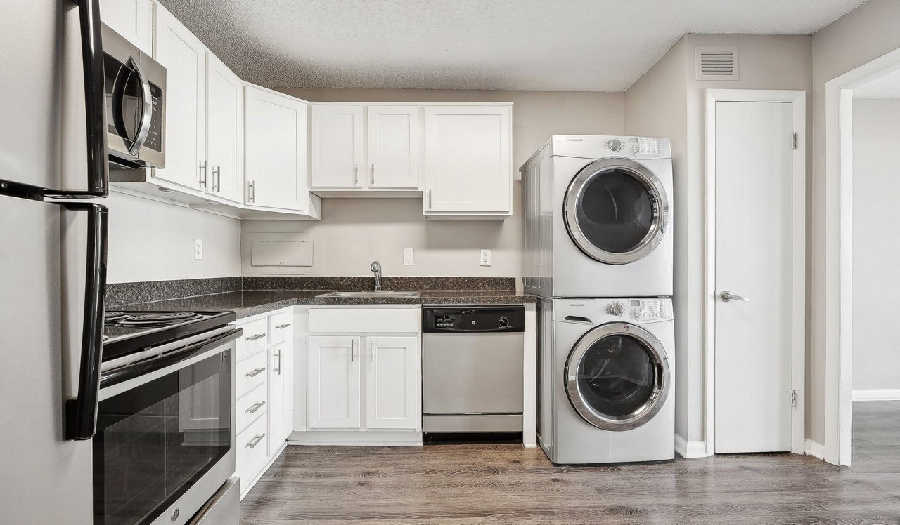 The Summit - Alexandria, VA - Kitchen