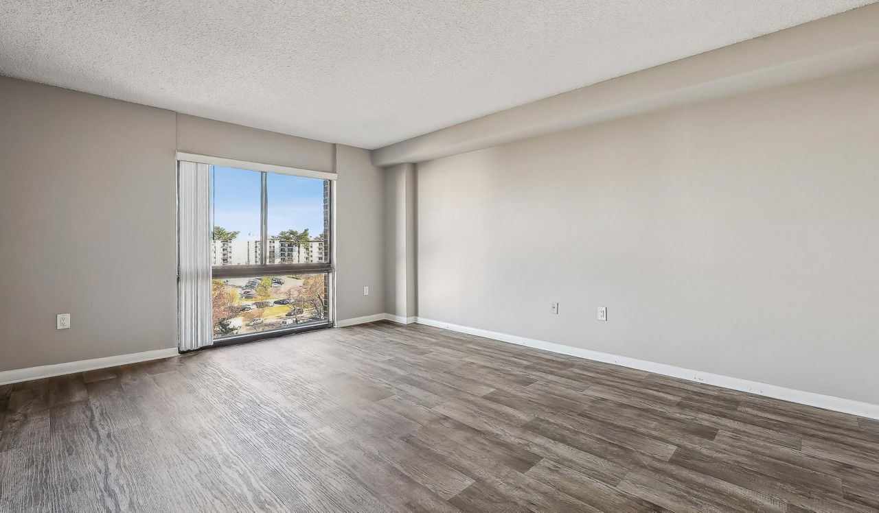 The Summit - Alexandria, VA - bedroom