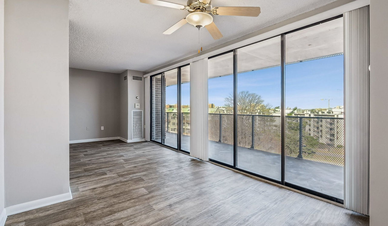 The Summit - Alexandria, VA - living room